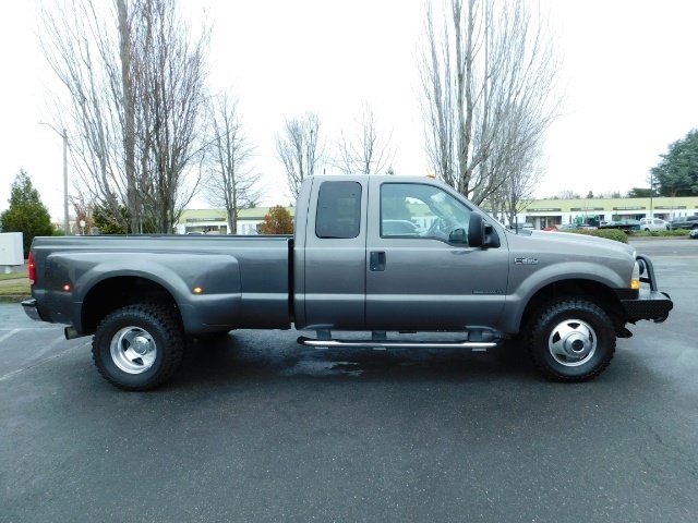 2003 Ford F-350 Lariat 4X4 / 7.3L DIESEL / 6-SPEED MANUAL / DUALLY   - Photo 4 - Portland, OR 97217