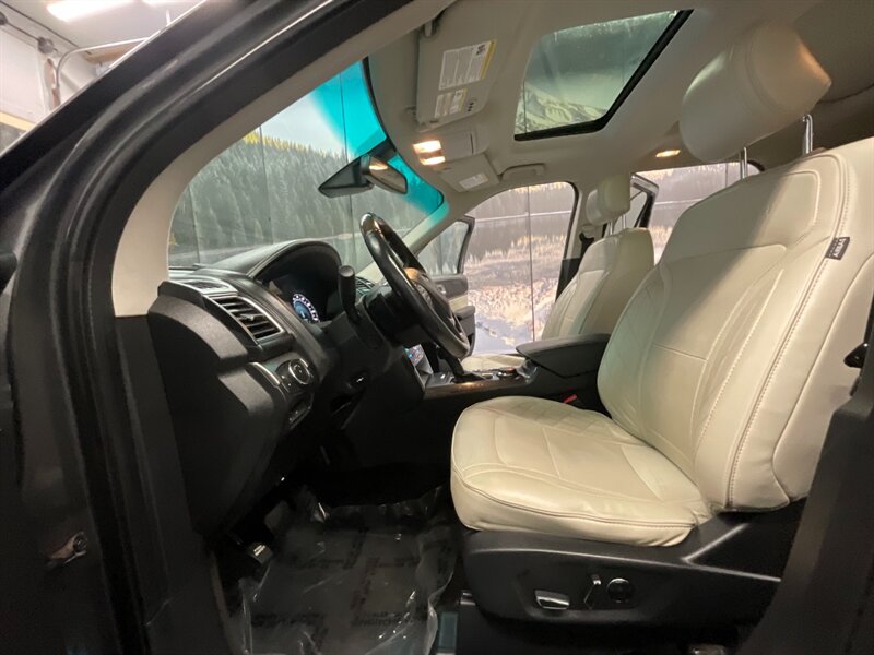 2017 Ford Explorer Platinum 4X4 / 3.5L ECOBOOST / FULLY LOADED  3.5L V6 ECOBOOST / PLATINUM / DUAL SUNROOF - Photo 14 - Gladstone, OR 97027