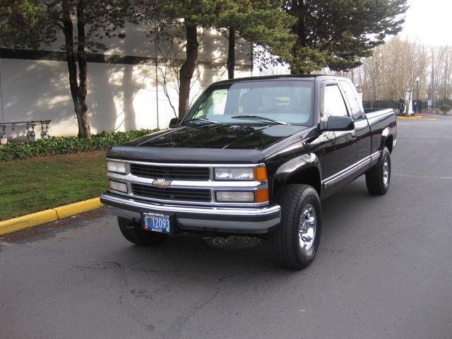 1997 Chevrolet K2500 Silverado / 4WD/ Leather   - Photo 1 - Portland, OR 97217