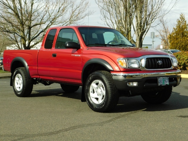 2004 Toyota Tacoma 2dr Xtracab / 4X4 / 5-SPEED MANUAL / LOW LOW MILES   - Photo 2 - Portland, OR 97217