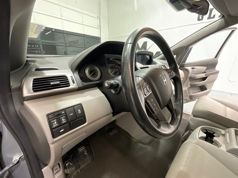 2016 Honda Odyssey EX-L MiniVan 8-Passenger / Leather Sunroof / LOCAL  / Excel Cond - Photo 32 - Gladstone, OR 97027