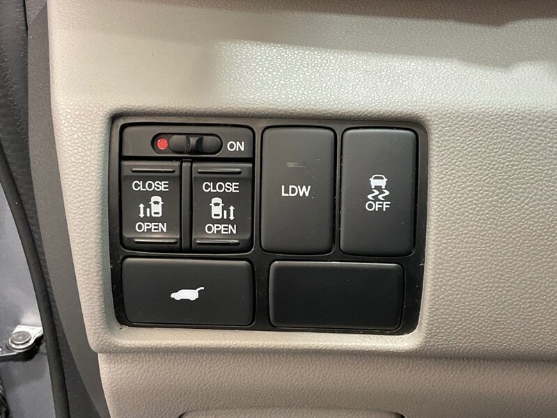 2016 Honda Odyssey EX-L MiniVan 8-Passenger / Leather Sunroof / LOCAL  / Excel Cond - Photo 20 - Gladstone, OR 97027