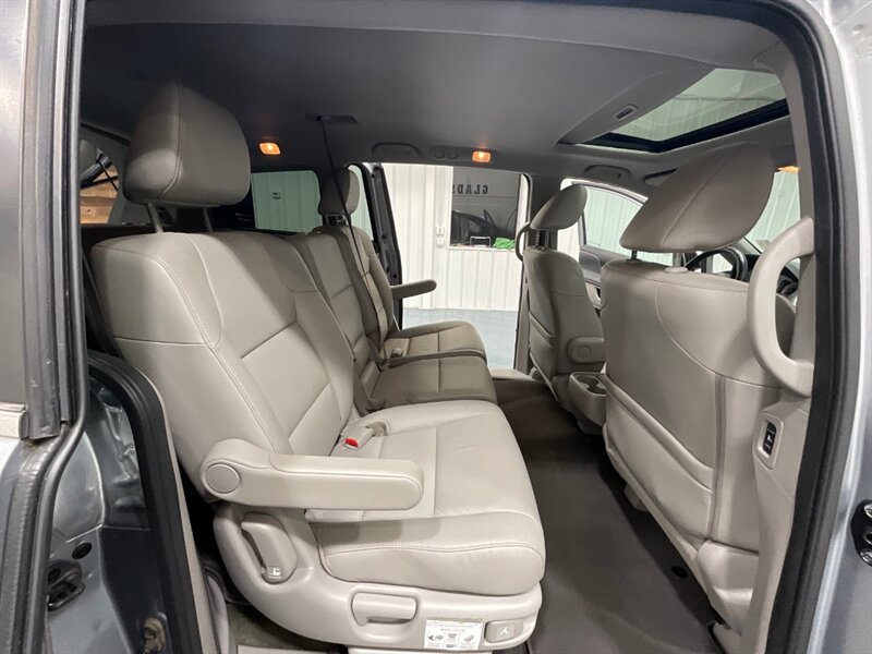 2016 Honda Odyssey EX-L MiniVan 8-Passenger / Leather Sunroof / LOCAL  / Excel Cond - Photo 13 - Gladstone, OR 97027