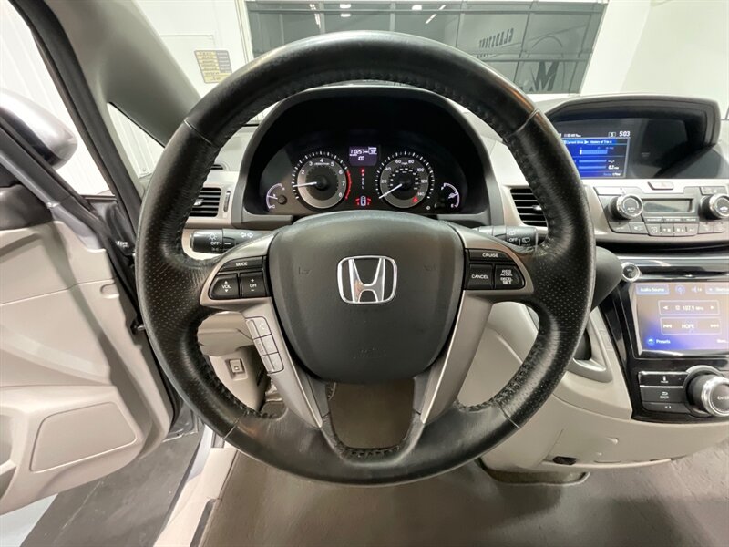 2016 Honda Odyssey EX-L MiniVan 8-Passenger / Leather Sunroof / LOCAL  / Excel Cond - Photo 40 - Gladstone, OR 97027