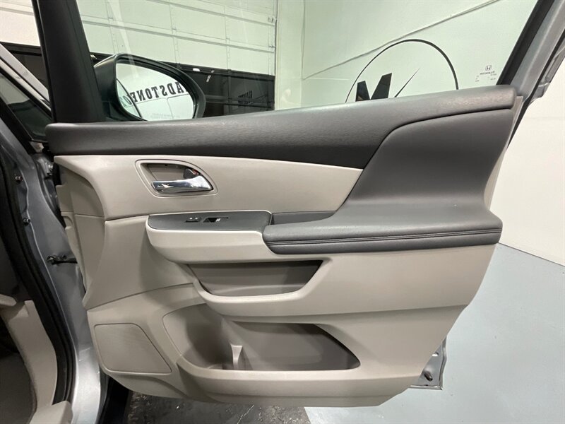 2016 Honda Odyssey EX-L MiniVan 8-Passenger / Leather Sunroof / LOCAL  / Excel Cond - Photo 39 - Gladstone, OR 97027