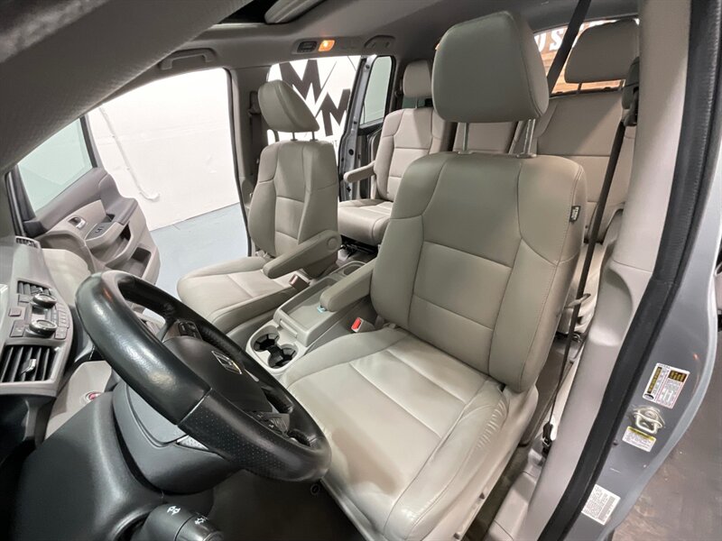 2016 Honda Odyssey EX-L MiniVan 8-Passenger / Leather Sunroof / LOCAL  / Excel Cond - Photo 31 - Gladstone, OR 97027