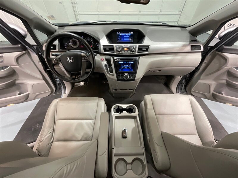 2016 Honda Odyssey EX-L MiniVan 8-Passenger / Leather Sunroof / LOCAL  / Excel Cond - Photo 15 - Gladstone, OR 97027