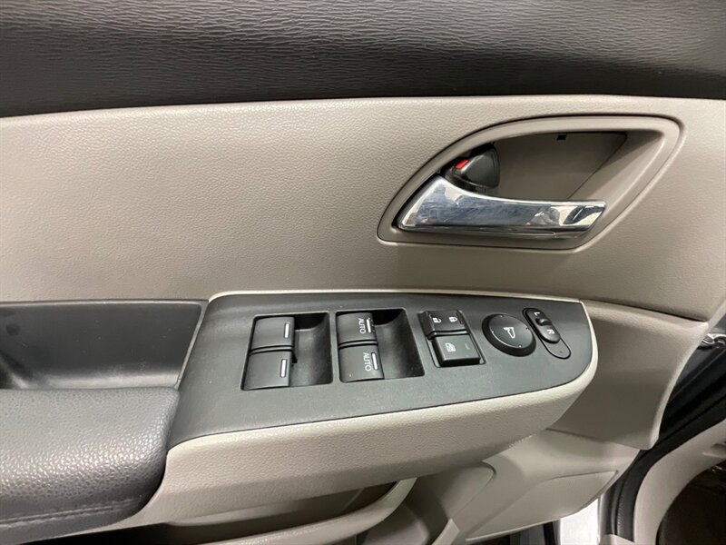 2016 Honda Odyssey EX-L MiniVan 8-Passenger / Leather Sunroof / LOCAL  / Excel Cond - Photo 35 - Gladstone, OR 97027