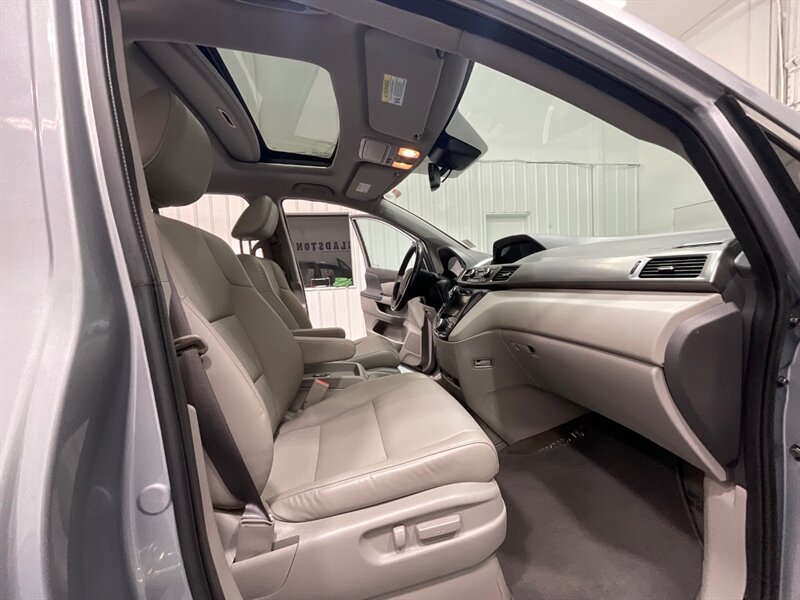 2016 Honda Odyssey EX-L MiniVan 8-Passenger / Leather Sunroof / LOCAL  / Excel Cond - Photo 14 - Gladstone, OR 97027