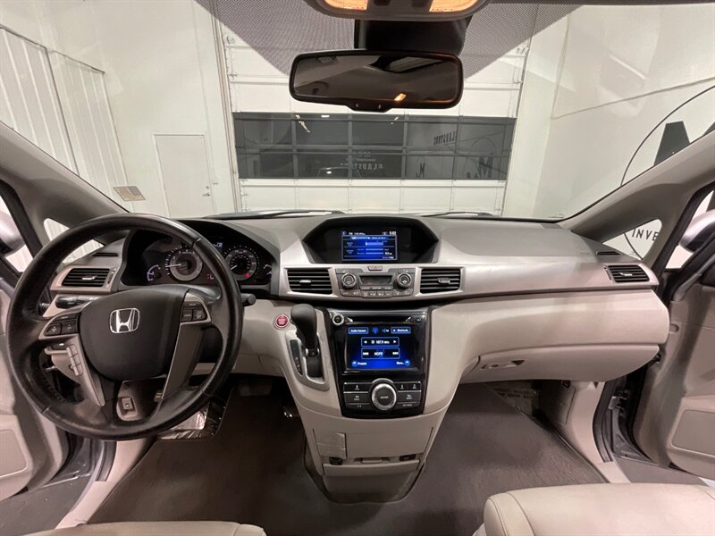 2016 Honda Odyssey EX-L MiniVan 8-Passenger / Leather Sunroof / LOCAL  / Excel Cond - Photo 34 - Gladstone, OR 97027