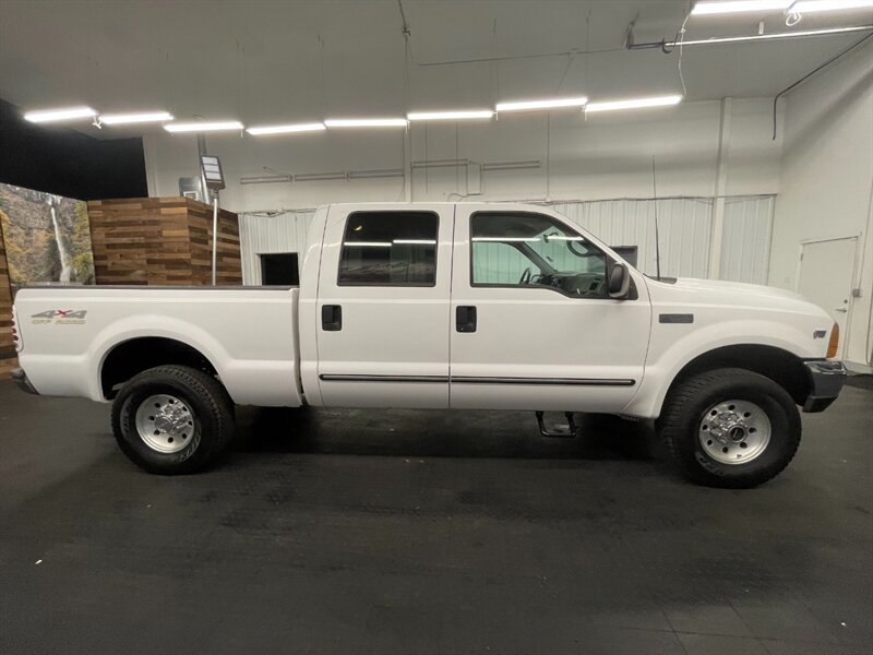 1999 Ford F-250 Super Duty XLT 4X4 / 6.8L V10 TRITON  SHORT BED / BRAND NEW TIRES / WARRANTY INCLUDED - Photo 3 - Gladstone, OR 97027