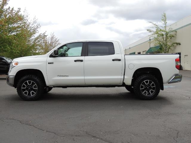 2014 Toyota Tundra SR5 / CrewMax / 4X4 / 5.7L / LEATHER / 1-Owner   - Photo 3 - Portland, OR 97217