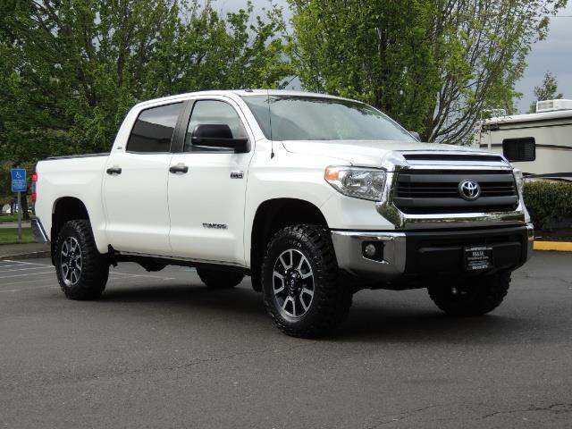 2014 Toyota Tundra SR5 / CrewMax / 4X4 / 5.7L / LEATHER / 1-Owner   - Photo 2 - Portland, OR 97217