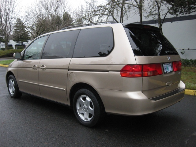 2001 Honda Odyssey EX/Leather/Power sliding doors/1-Owner   - Photo 3 - Portland, OR 97217