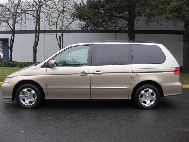 2001 Honda Odyssey EX/Leather/Power sliding doors/1-Owner   - Photo 2 - Portland, OR 97217