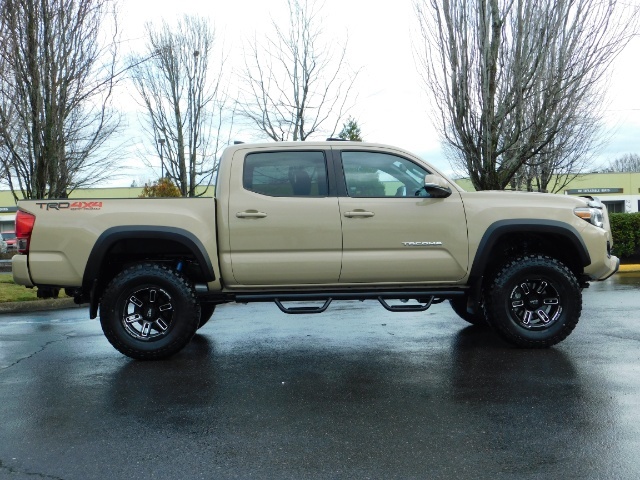 2017 Toyota Tacoma TRD Off-Road Sport / ONLY 42 MILES / 6-SPEED   - Photo 4 - Portland, OR 97217