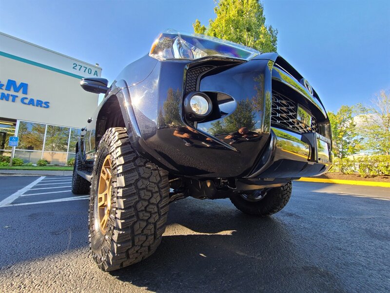 2020 Toyota 4Runner SR5 Premium 4X4 / LEATHER / 3RD SEAT / LIFTED  / NEW TRD WHEELS / NEW TIRES / SUN ROOF / FACTORY WARRANTY - Photo 10 - Portland, OR 97217