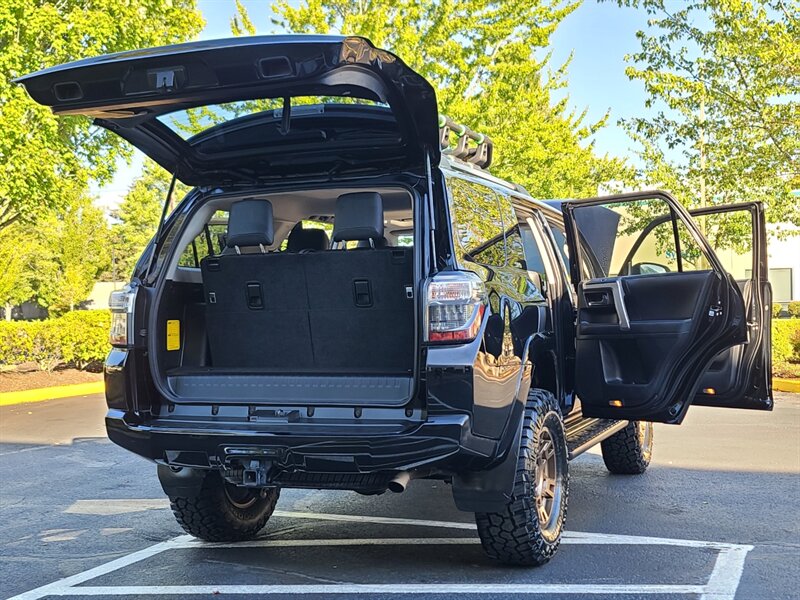 2020 Toyota 4Runner SR5 Premium 4X4 / LEATHER / 3RD SEAT / LIFTED  / NEW TRD WHEELS / NEW TIRES / SUN ROOF / FACTORY WARRANTY - Photo 27 - Portland, OR 97217