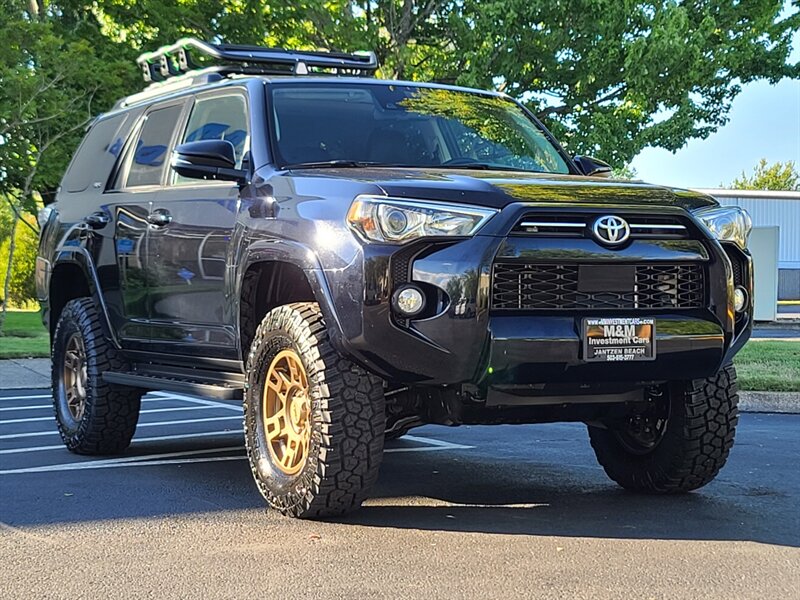 2020 Toyota 4Runner SR5 Premium 4X4 / LEATHER / 3RD SEAT / LIFTED  / NEW TRD WHEELS / NEW TIRES / SUN ROOF / FACTORY WARRANTY - Photo 2 - Portland, OR 97217