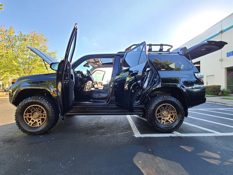 2020 Toyota 4Runner SR5 Premium 4X4 / LEATHER / 3RD SEAT / LIFTED  / NEW TRD WHEELS / NEW TIRES / SUN ROOF / FACTORY WARRANTY - Photo 23 - Portland, OR 97217