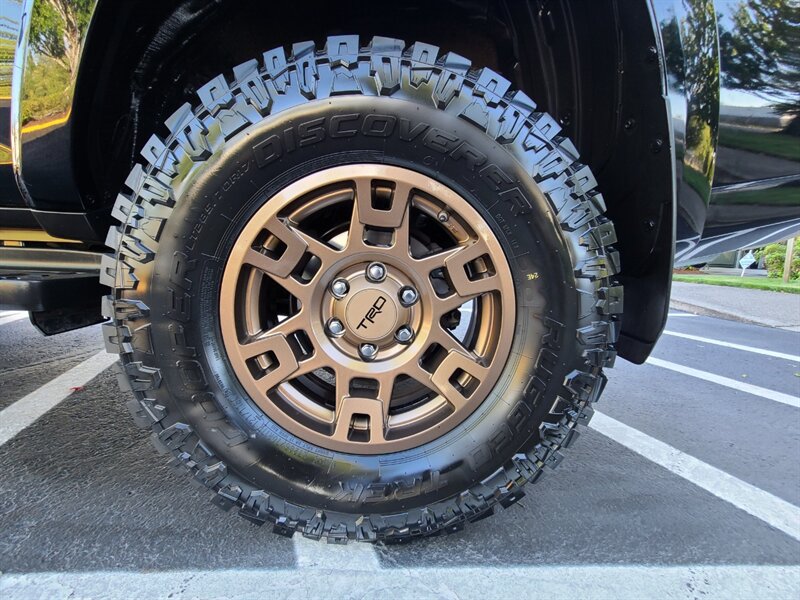 2020 Toyota 4Runner SR5 Premium 4X4 / LEATHER / 3RD SEAT / LIFTED  / NEW TRD WHEELS / NEW TIRES / SUN ROOF / FACTORY WARRANTY - Photo 57 - Portland, OR 97217