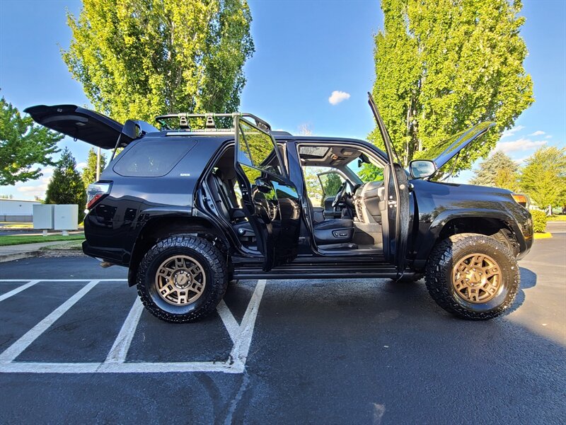 2020 Toyota 4Runner SR5 Premium 4X4 / LEATHER / 3RD SEAT / LIFTED  / NEW TRD WHEELS / NEW TIRES / SUN ROOF / FACTORY WARRANTY - Photo 24 - Portland, OR 97217