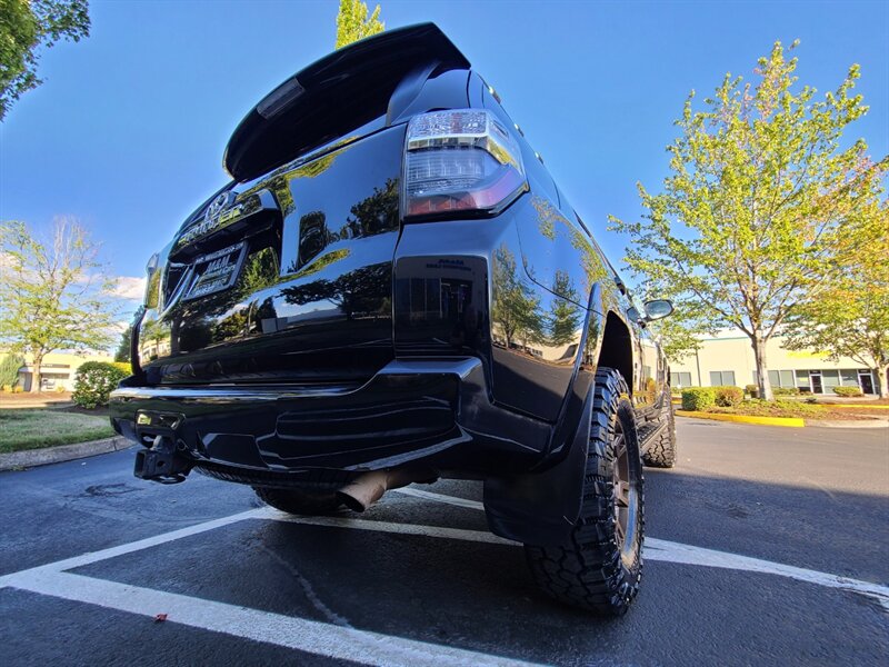 2020 Toyota 4Runner SR5 Premium 4X4 / LEATHER / 3RD SEAT / LIFTED  / NEW TRD WHEELS / NEW TIRES / SUN ROOF / FACTORY WARRANTY - Photo 12 - Portland, OR 97217