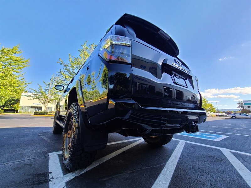 2020 Toyota 4Runner SR5 Premium 4X4 / LEATHER / 3RD SEAT / LIFTED  / NEW TRD WHEELS / NEW TIRES / SUN ROOF / FACTORY WARRANTY - Photo 11 - Portland, OR 97217