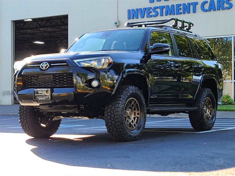 2020 Toyota 4Runner SR5 Premium 4X4 / LEATHER / 3RD SEAT / LIFTED  / NEW TRD WHEELS / NEW TIRES / SUN ROOF / FACTORY WARRANTY - Photo 1 - Portland, OR 97217