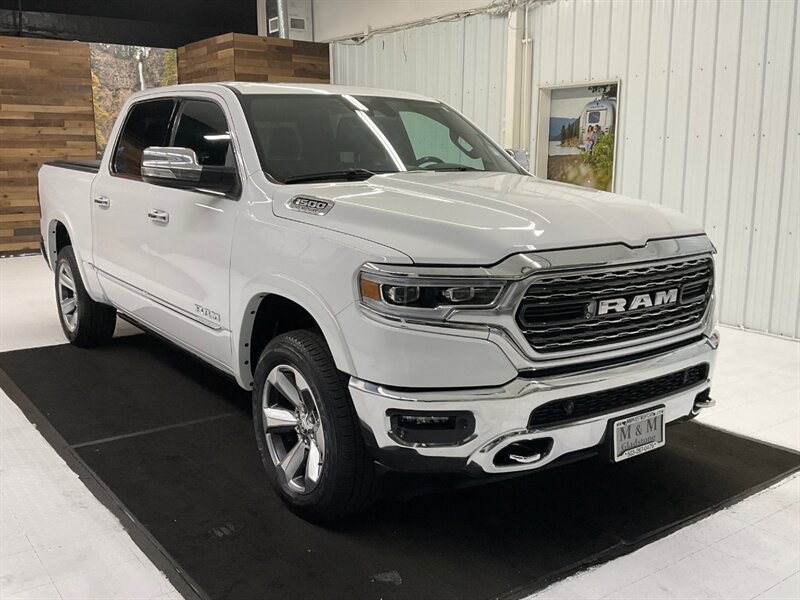 2022 RAM 1500 Limited Crew Cab 4X4 / 5.7L Hemi / 7,000 MILES  / 1-OWNER LOCAL / PANORAMIC SUNROOF / Leather w. Heated & Cooled Seats / Trailer brake / Technology Pkg / FULLY LOADED - Photo 2 - Gladstone, OR 97027