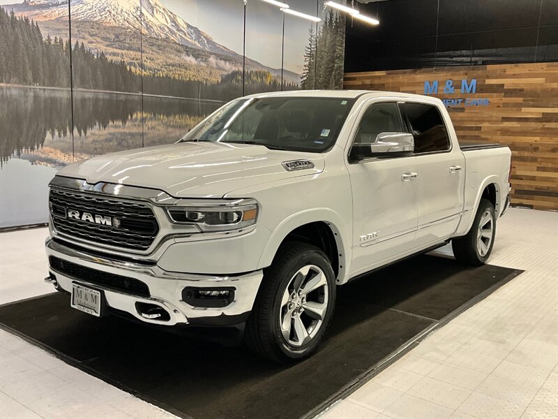 2022 RAM 1500 Limited Crew Cab 4X4 / 5.7L Hemi / 7,000 MILES  / 1-OWNER LOCAL / PANORAMIC SUNROOF / Leather w. Heated & Cooled Seats / Trailer brake / Technology Pkg / FULLY LOADED - Photo 1 - Gladstone, OR 97027