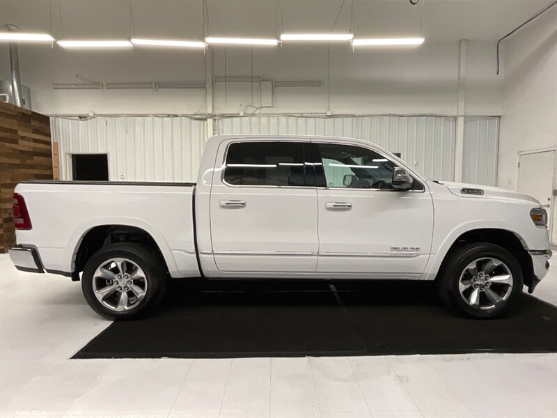2022 RAM 1500 Limited Crew Cab 4X4 / 5.7L Hemi / 7,000 MILES  / 1-OWNER LOCAL / PANORAMIC SUNROOF / Leather w. Heated & Cooled Seats / Trailer brake / Technology Pkg / FULLY LOADED - Photo 4 - Gladstone, OR 97027