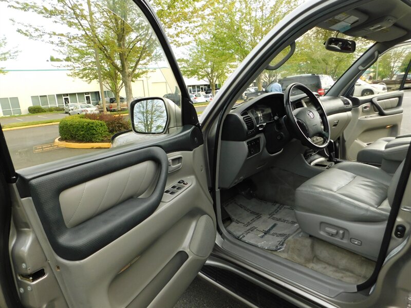 2003 Toyota Land Cruiser 4.7L 4X4 Center Diff / 2-Owner / Rare Find 117Kmil   - Photo 31 - Portland, OR 97217