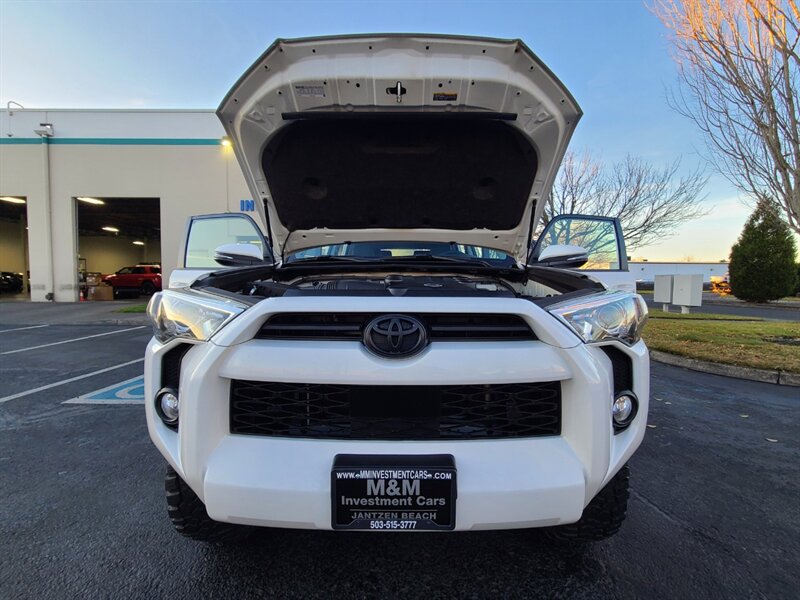2020 Toyota 4Runner SR5 Premium / NEW TRD WHEELS / NEW TIRES / SUN ROOF / FACTORY WARRANTY - Photo 30 - Portland, OR 97217