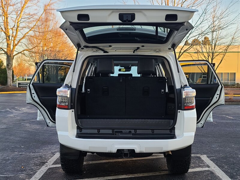2020 Toyota 4Runner SR5 Premium / NEW TRD WHEELS / NEW TIRES / SUN ROOF / FACTORY WARRANTY - Photo 22 - Portland, OR 97217