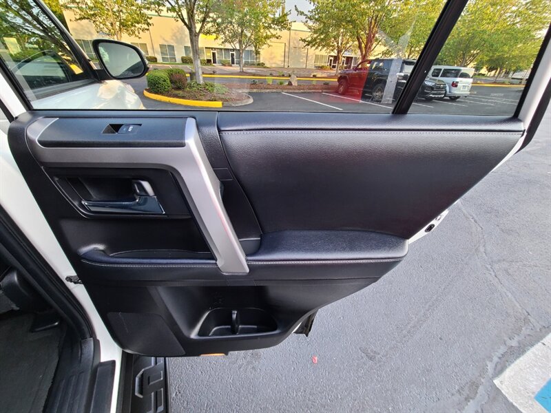 2020 Toyota 4Runner SR5 Premium / NEW TRD WHEELS / NEW TIRES / SUN ROOF / FACTORY WARRANTY - Photo 52 - Portland, OR 97217