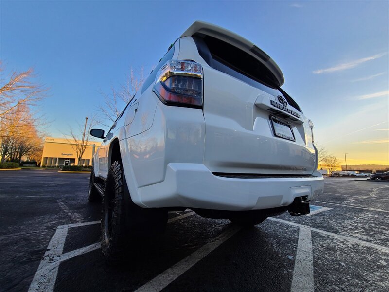 2020 Toyota 4Runner SR5 Premium / NEW TRD WHEELS / NEW TIRES / SUN ROOF / FACTORY WARRANTY - Photo 12 - Portland, OR 97217