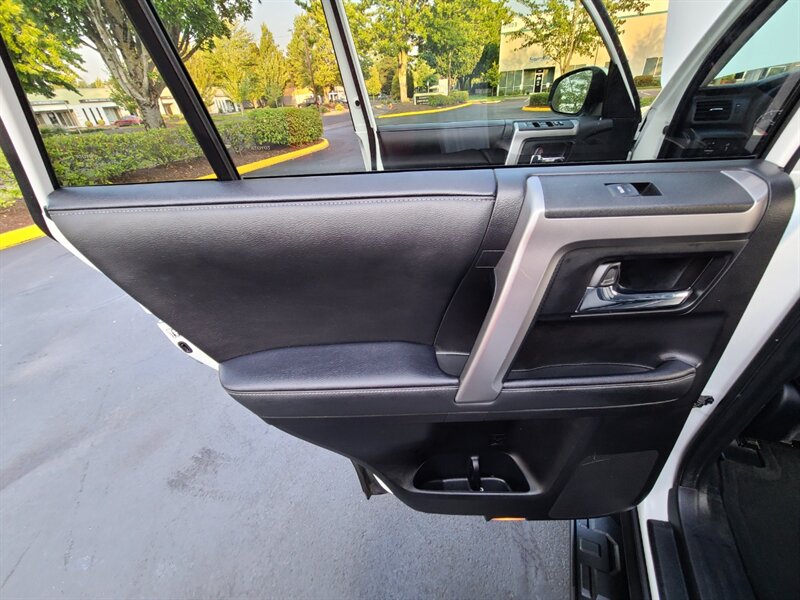 2020 Toyota 4Runner SR5 Premium / NEW TRD WHEELS / NEW TIRES / SUN ROOF / FACTORY WARRANTY - Photo 49 - Portland, OR 97217