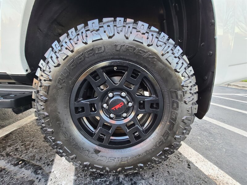 2020 Toyota 4Runner SR5 Premium / NEW TRD WHEELS / NEW TIRES / SUN ROOF / FACTORY WARRANTY - Photo 29 - Portland, OR 97217