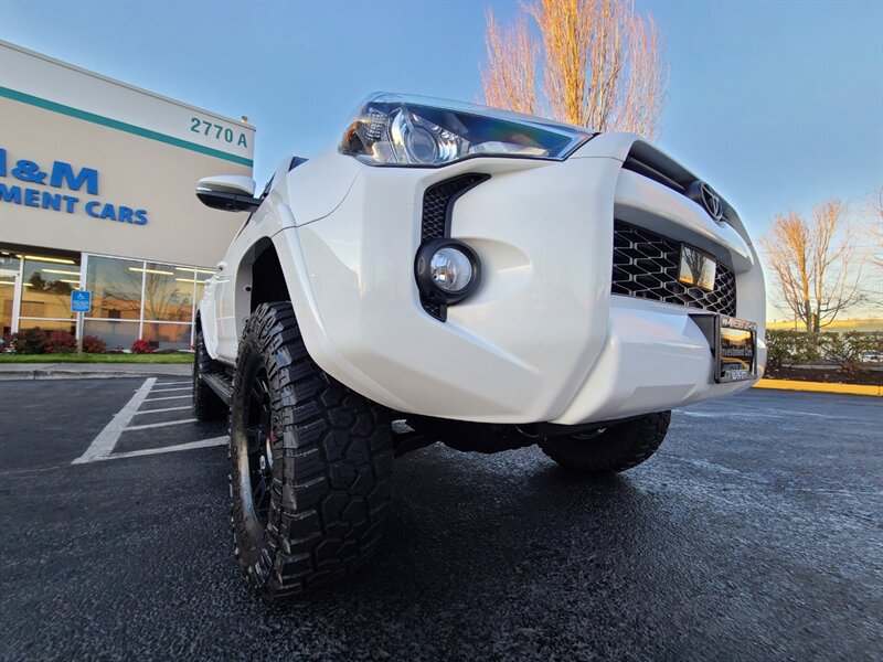 2020 Toyota 4Runner SR5 Premium / NEW TRD WHEELS / NEW TIRES / SUN ROOF / FACTORY WARRANTY - Photo 9 - Portland, OR 97217