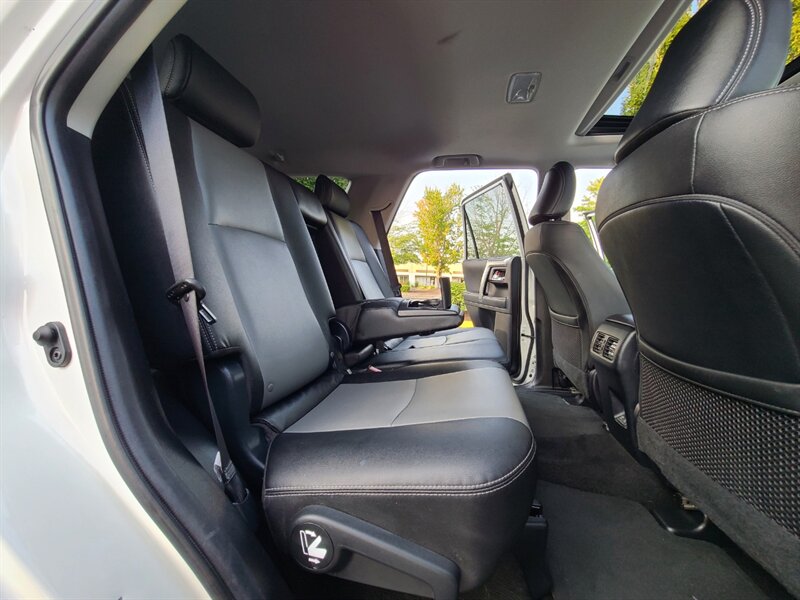 2020 Toyota 4Runner SR5 Premium / NEW TRD WHEELS / NEW TIRES / SUN ROOF / FACTORY WARRANTY - Photo 17 - Portland, OR 97217