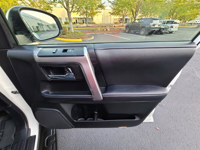 2020 Toyota 4Runner SR5 Premium / NEW TRD WHEELS / NEW TIRES / SUN ROOF / FACTORY WARRANTY - Photo 51 - Portland, OR 97217