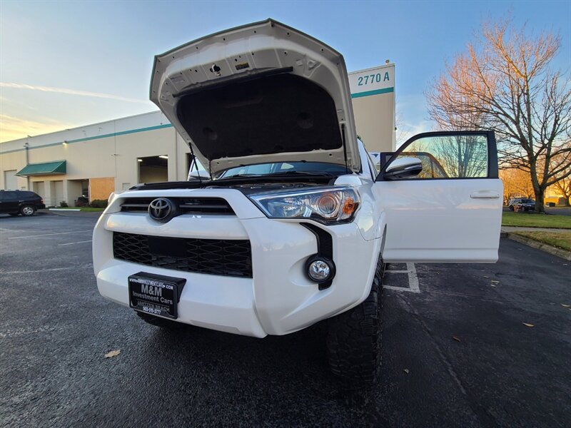 2020 Toyota 4Runner SR5 Premium / NEW TRD WHEELS / NEW TIRES / SUN ROOF / FACTORY WARRANTY - Photo 25 - Portland, OR 97217