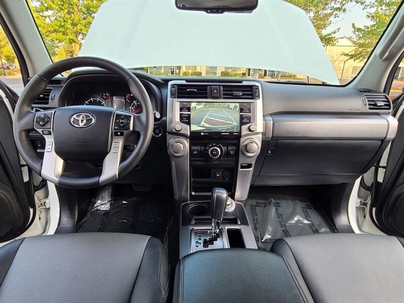2020 Toyota 4Runner SR5 Premium / NEW TRD WHEELS / NEW TIRES / SUN ROOF / FACTORY WARRANTY - Photo 19 - Portland, OR 97217