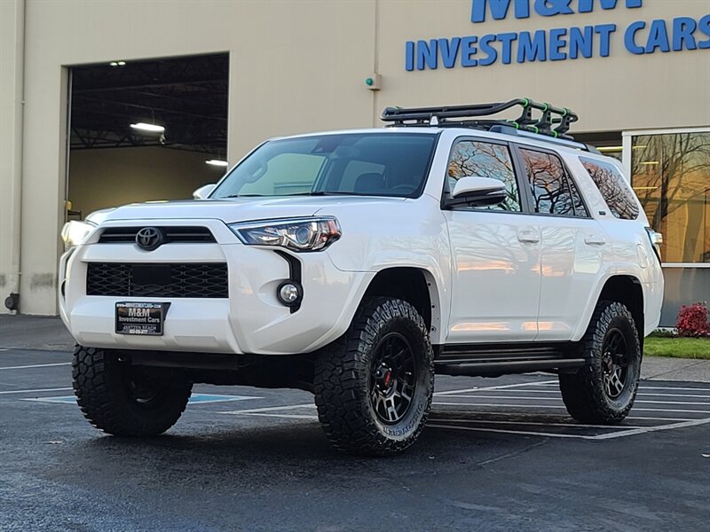 2020 Toyota 4Runner SR5 Premium / NEW TRD WHEELS / NEW TIRES / SUN ROOF / FACTORY WARRANTY - Photo 1 - Portland, OR 97217
