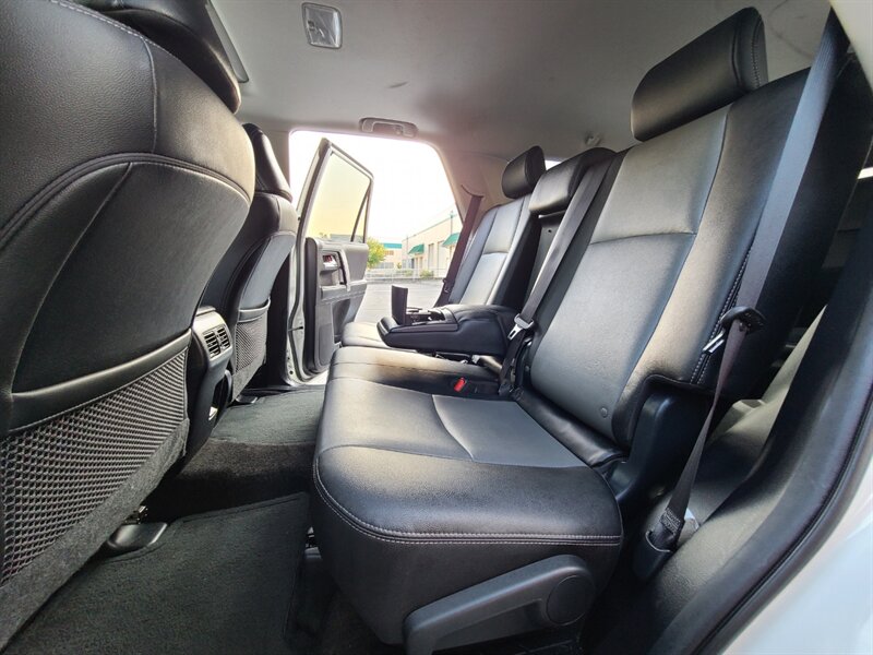 2020 Toyota 4Runner SR5 Premium / NEW TRD WHEELS / NEW TIRES / SUN ROOF / FACTORY WARRANTY - Photo 14 - Portland, OR 97217