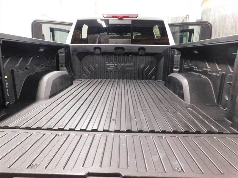 2020 GMC Sierra 1500 AT4 Crew Cab 4X4 / DURAMAX DIESEL /  LIFTED   - Photo 23 - Gladstone, OR 97027