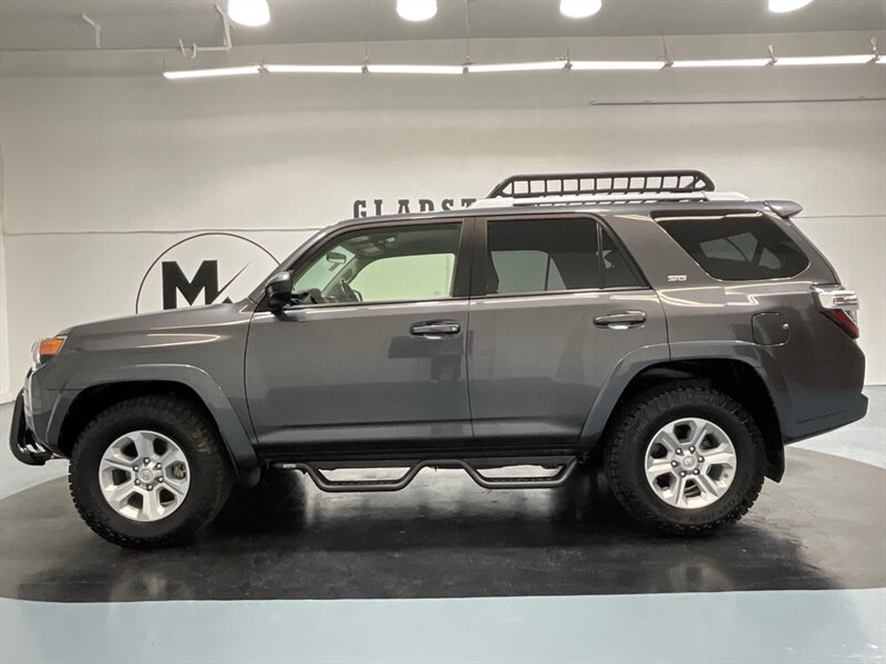 2018 Toyota 4Runner SR5 4X4 / V6 / THIRD ROW SEAT / 39K MILES / 1-OWNER LOCAL - Photo 3 - Gladstone, OR 97027