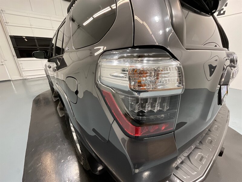 2018 Toyota 4Runner SR5 4X4 / V6 / THIRD ROW SEAT / 39K MILES / 1-OWNER LOCAL - Photo 28 - Gladstone, OR 97027