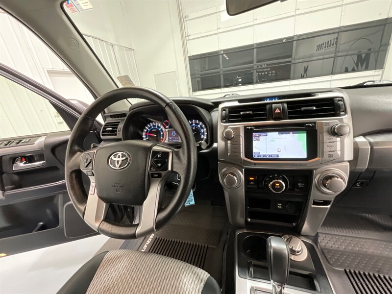 2018 Toyota 4Runner SR5 4X4 / V6 / THIRD ROW SEAT / 39K MILES / 1-OWNER LOCAL - Photo 21 - Gladstone, OR 97027